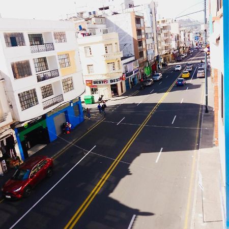 Nápoles Emperador II Ambato Exterior foto